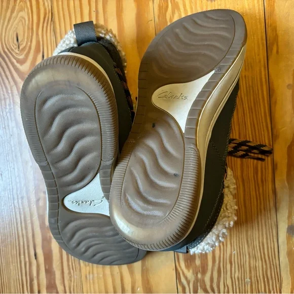 Clarks Cloudsteppers Breeze Glacier green slip on boots - Picture 2 of 6